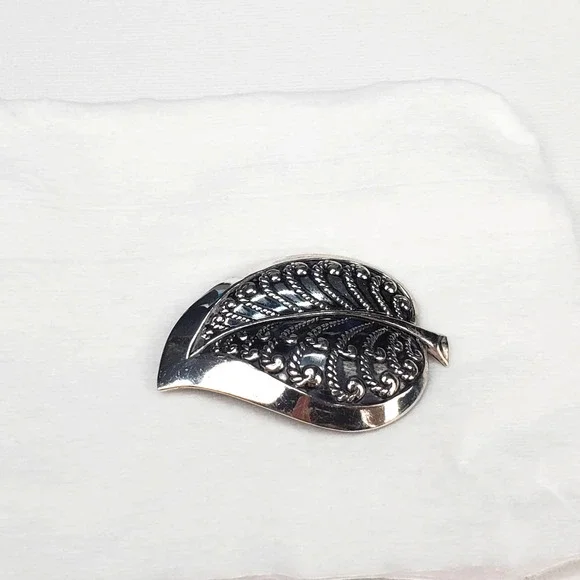 Vintage Danecraft Ornate Sterling Silver Signed Leaf Brooch - Picture 3 of 13